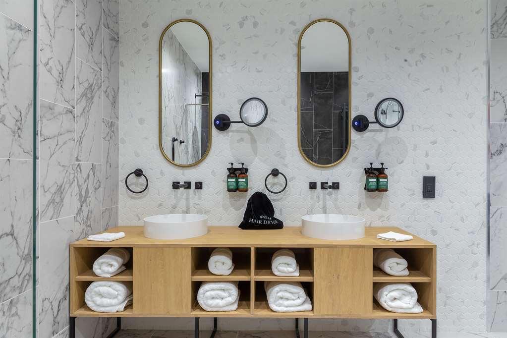 Hotel The Basilian Minsk, Curio Collection By Hilton Esterno foto