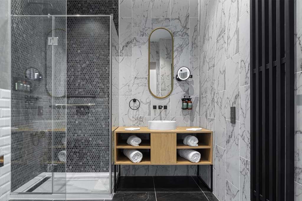 Hotel The Basilian Minsk, Curio Collection By Hilton Esterno foto